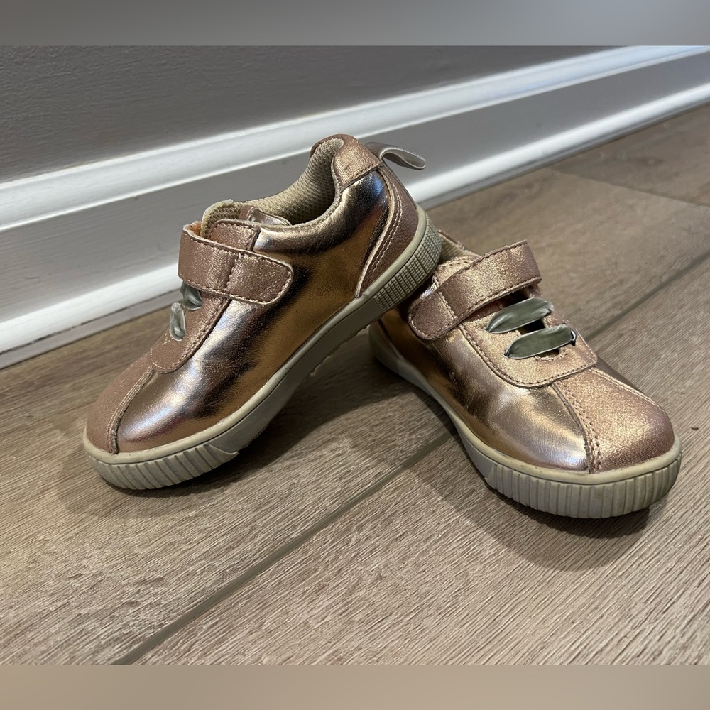 Livie & Luca rose gold sneaker with velvet laces for toddler size 7